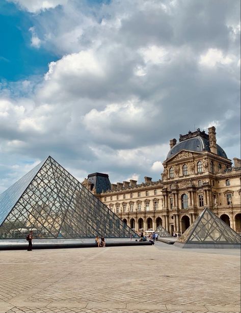 Louvre Museum Aesthetic, Paris Pics, Paris Buildings, Photography Museum, Art Markers Drawing, Paris Tattoo, Europe Architecture, Europe 2023, France Aesthetic