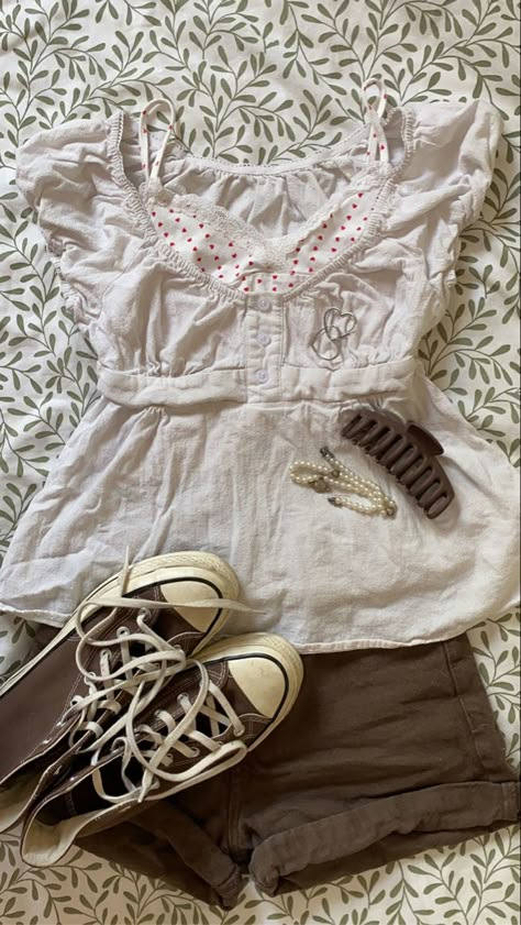 Brown Converse Outfit Summer, Downtown Girl Outfits Spring, Spring Downtown Girl Outfits, Coquette Downtown Girl Outfits, Summer Outfits Downtown Girl, Downtown Girl Spring Outfits, Downtown Girl Aesthetic Outfits Summer, Summer Downtown Girl Outfits, Spring Downtown Girl