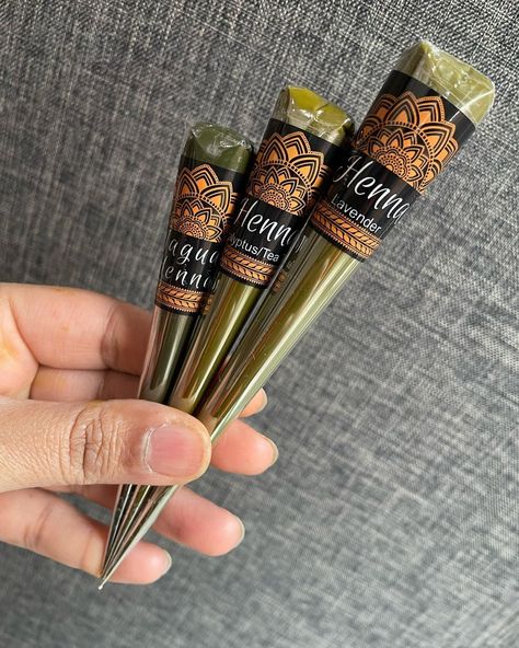 Iram | Henna Artist on Instagram: “❓Did you know we offer 3 Henna cone sizes ✨Small are 10-13 grams ✨Medium are 15-18 grams ✨Large are 20-24 grams 🌿Which size do you prefer?…” Shopping Manifestation, Halaal Recipes, Mehedi Design, Henna Inspo, Mehndi Designs Bridal Hands, Henna Cones, Natural Henna, Mustard Oil, Manifestation Board