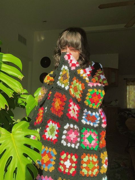 crochet granny square blanket   #crochet #grannysquarecrochet #blanket #crochetinspiration #grannysquarepattern #black #diy #handmade #homedecordiy Granny Square Blanket Black, 70s Granny Square Blanket, Blanket Black, Square Blanket, Granny Square Blanket, Crochet Granny, Room Inspo, Granny Square, Diy Furniture