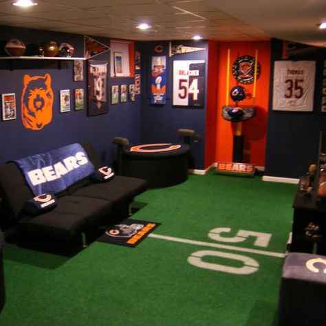 It doesn't matter what sport you prefer, when you sit down to watch the big game, you want to do it in style. Here are 15 awesome man caves. Chicago Bears Man Cave, Man Cave Ideas Sports, Small Man Cave Ideas, Man Cave Designs, Man Cave Ideas Cheap, Football Man Cave, Best Man Caves, Small Man Cave, Football Rooms