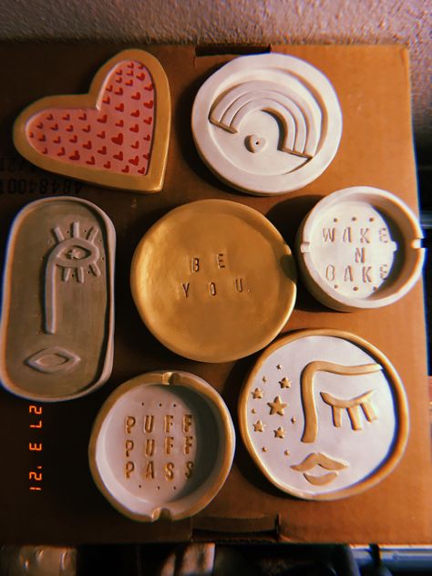 air dry clay creations Jovi Air Dry Clay Ideas, Air Dry Clay Ashtray Diy, Air Dry Clay Ashtray, Clay Ashtray Ideas, Diy Resin Tray, Diy Air Dry Clay, Air Dry Clay Projects, Clay Diy Projects, Tray Diy