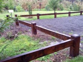 Driveway Guardrail Ideas, Driveway Barrier Ideas, Yard Barrier Ideas, Parking Barrier Ideas, Low Fence Ideas, Low Fence Front Yard, Driveway Barrier, Golden Cypress, Ranch Entrance Ideas