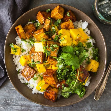 Mango Recipes For Dinner, Curry Tofu, Tofu Curry, Mango Curry, Plantain Recipes, Tofu Recipe, Meat Free Recipes, Easy Eat, Vegan Curry