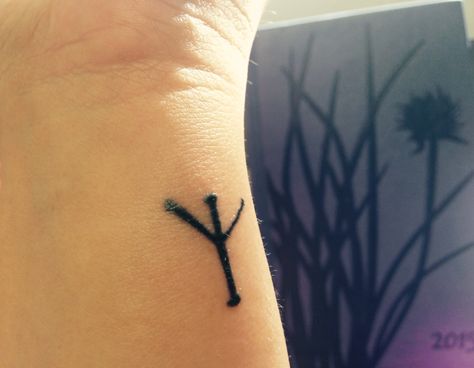 Runa Algiz Tattoo Algiz Tattoo Runes, Algiz Rune Tattoo, Algiz Tattoo, Algiz Rune, Protection Tattoo, Rune Tattoo, Safe House, Body Decor, C Tattoo