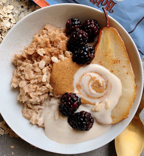 Pear Oatmeal, Vegan Brunch, Food Content, Fall Breakfast, Idee Pasto Sano, Recipe Ingredients, Food Goals, Food Is Fuel, Face Down