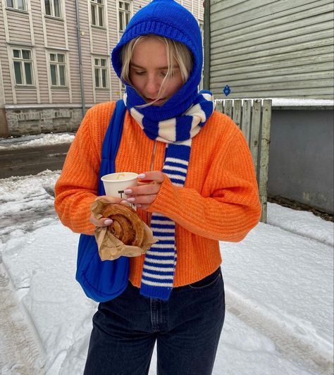 Orange Sweater Outfit, Quoi Porter, Coffee Run, Orange Scarf, Winter Fashion Outfits Casual, Scarf Outfit, Falmouth, Mood Board Fashion, Mode Inspo