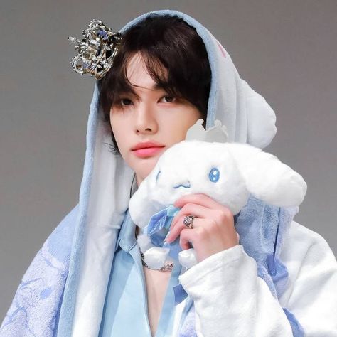 Hyunjin Pfp Cute, Kpop Blue Icon, Hyunjin Cute Icon, Blue Hyunjin, Hyunjin Icons, Straykids Hyunjin Photoshoot, Kids Mood, Stuck In My Head, Pop Photos