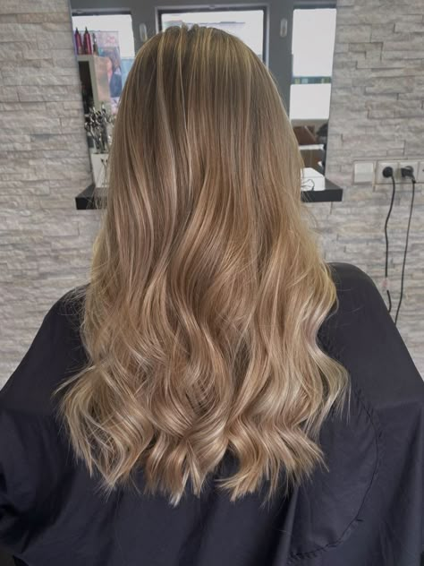 Honey Beige Hair, Sandy Beige Blonde Hair, Blonde 2024, Beige Blonde Highlights, Darker Blonde, Fall Smells, Beige Blonde Balayage, Soft Blonde Hair, Sombre Hair