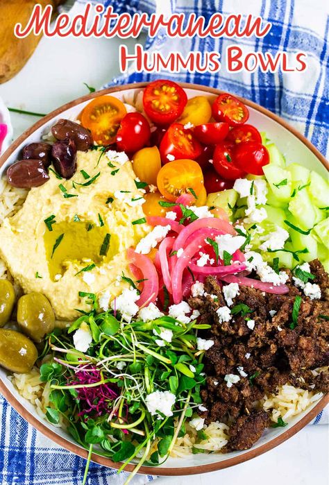 Mediterranean Hummus Bowls with Ground Beef - Skinny Southern Recipes Ground Beef Mediterranean Recipes, Mediterranean Burger Bowl, Mediterranean Ground Beef Recipes, Ground Beef Bowls Healthy, Mediterranean Beef Recipes, Bowls With Ground Beef, Mediterranean Ground Beef, Hummus Bowls, Mediterranean Burger