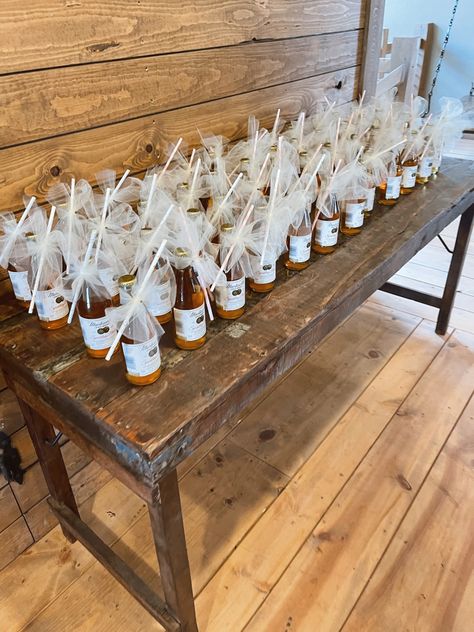 Mini martinelli Mini Martinellis Party Favors, Bee Party Favors, Bride To Bee, Bee Party, Party Favor, Garden Party, Party Favors, Bee, Baby Shower