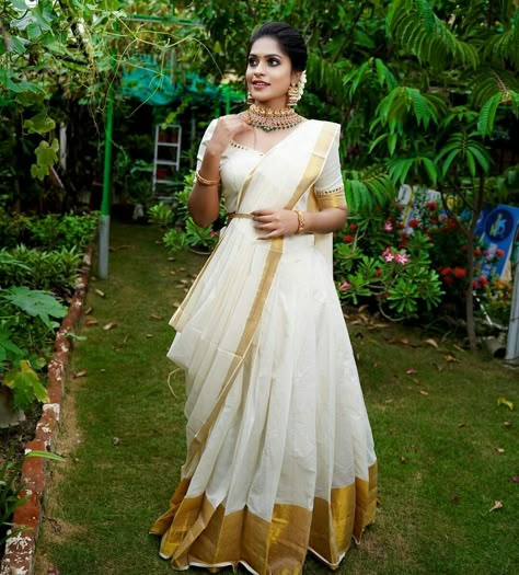 Madhuram Veppu Dress Christian, Madhuram Veppu Dress, Onam Kurta, Guruvayur Wedding, White Half Saree, Kerala Look, Traditional Outfit Ideas, Kerala Piravi, Onam Outfits Ideas