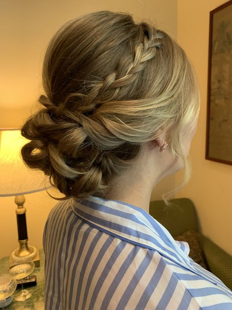 Low bun with braid. By Natasha French @tintedandtousled (Instagram) Bun With Plait, Wedding Hair Plaits, Messy Plaits, Plats Hairstyles, Plaited Bun, Fishtail Plait, Low Bun Wedding Hair, Bridesmaid Hair Braid, Elegant Bun