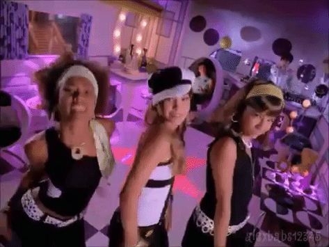 2000s Aesthetic Gif, Y2k Gifs, 2000s Gif, Bratz Girls, Pretty Pink Princess, Pink Friday, Trashy Y2k, 2000s Aesthetic, Bff Goals