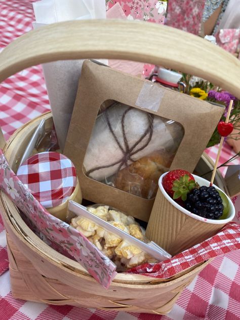 Mini Picnic Baskets, Individual Picnic Boxes, Beetle Photoshoot, Picnic Boxes, Picnic Sandwiches, Picnic Birthday Party, Picnic Box, Picnic Hamper, Picnic Birthday