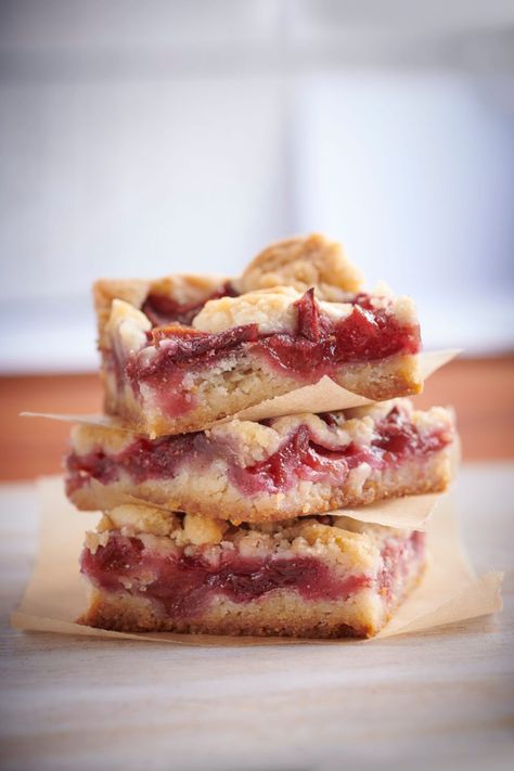 Plum Bars Recipe, Plum Dessert, Plant Butter, Jam Bars, Plum Crumble, Crumble Cookie, Cookie Bars Easy, Country Crock, Plum Recipes