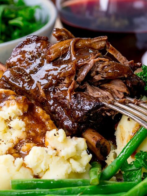 Beef Short Ribs Instant Pot, Short Rib Recipes Crockpot, Slow Cooker Beef Short Ribs, Meals Crockpot, Wine Gravy, Summer Crockpot, Short Ribs Slow Cooker, Red Wine Gravy, Beef Ribs Recipe