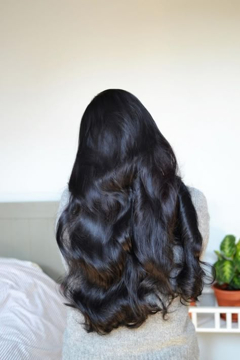 Do you want Healthier Hair? Oaplex leaves hair shiny with less frizz while protecting from more damage. Thick Shiny Hair, Healthy Black Hair, Shiny Black Hair, Bonding Oil, Black Hair Aesthetic, Long Shiny Hair, Arabic Poetry, Hair Photography, Heat Protectant