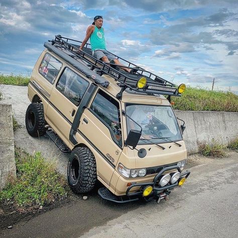 The Mitsubishi Delica Star Wagon is famous for being a workhorse van in East Asia. A lot of these majestic vans have been converted for… Delica Van, Kombi Trailer, Mobil Off Road, Mini Trucks 4x4, Vw Syncro, Vw T3 Syncro, T3 Vw, Mitsubishi Delica, Adventure Car