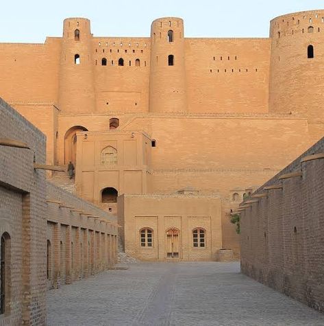 Afghan Architecture, Afghanistan Architecture, Afghanistan History, Ancient Afghanistan, Pakistani House, Afghanistan Landscape, Beautiful Afghanistan, Afghan History, Mud Wall