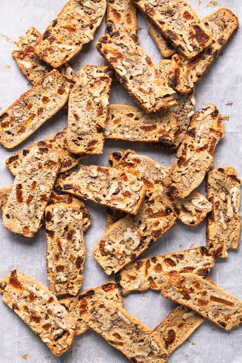 Best-Ever Walnut Vegan Biscotti Recipe - Wow, It's Veggie?! Vegan Biscotti Recipe, Eggless Biscotti Recipe, Vegan Biscotti, Italian Biscotti Recipe, Italian Christmas Cookie Recipes, Italian Biscotti, Low Carb Healthy, Eggless Cakes, Vegan Christmas Cookies