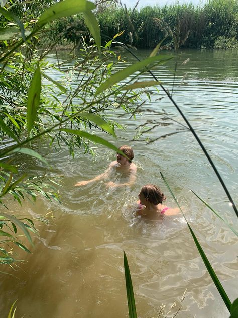 two people pictured from above with heads above the water in a river (sunny day) River Swimming Aesthetic, Baileys Aesthetic, Creek Swimming, Creek Aesthetic, River Swimming, Montana Summer, Friends Uk, Strawberry Tree, River Float