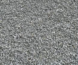 What to Put on the Ground in a Dog Run | Pea Gravel or crushed granite | Note: when I personally think about pea gravel I actually mean larger smoothed gravel, not the pea gravel you can buy at hardware stores. That stuff is a bit too small for large dogs and easily gets stuck between pads and some of the stone shards can be quite sharp. Diy Dog Run, Backyard Dog Area, Dog Potty Area, Kennel Ideas Outdoor, Dog Friendly Backyard, Dog Backyard, Crushed Granite, Dog Pens, Dog Run