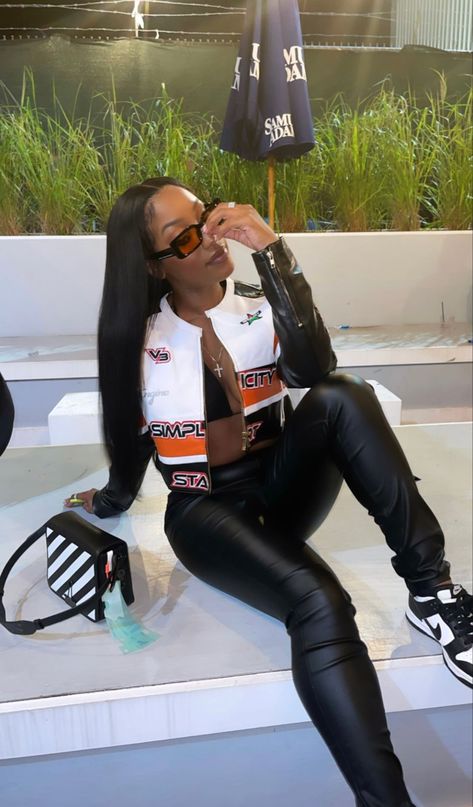 Club Fits Black Women Sneakers, Leather Pants Outfit Streetwear, Women Fashion Winter 2022, Outfits To Go With Leather Pants, Baddie Balenciaga Outfits, Black Skirt Outfit With Heels, Dunks Club Outfit, Boujee Club Outfits, Sneaker Club Outfits Women