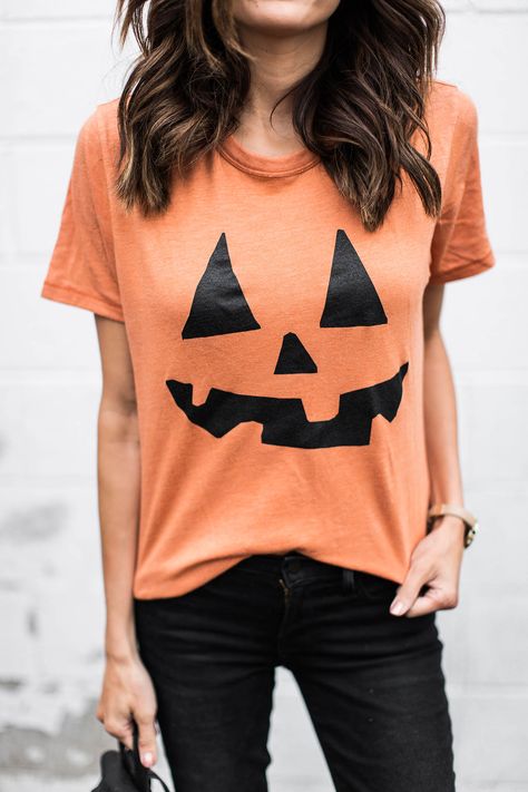 Twin Halloween, Halloween Clothes, Halloween Tattoo, Hello Fashion, Orange T Shirt, Halloween Tags, Pumpkin Face, Halloween T Shirts, Orange T Shirts