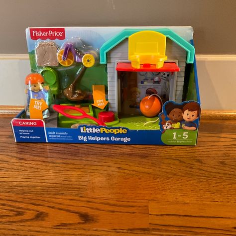 Brand New In Box Fisher Price Big Helper’s Garage. Teaches Helping Out At Home And Playing Together. Great Christmas Gift! Fisher Price Baby Toys, Vintage Fisher Price Toys, Fisher Price Baby, Baby Musical Toys, Discovery Toys, Toy Room, Summer Toys, Fisher Price Little People, Music Toys