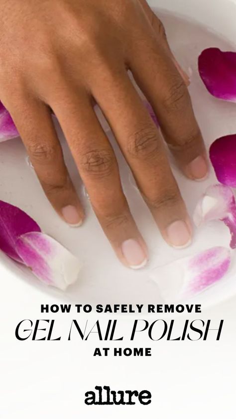 Women's hands are dipped in a bowl filled with water and flower petals Take Off Gel Nails, Gel Nail Polish At Home, Remove Gel Nail Polish, Chipped Nail Polish, Fingernails Painted, Gel Nail Polish Remover, Remove Gel Polish, Natural Gel Nails, Gel Nail Removal