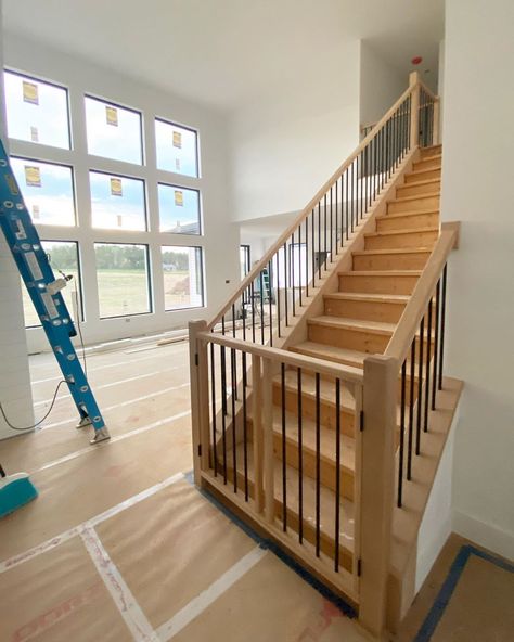 https://www.instagram.com/p/CFvYKeMn4V7/?igshid=1lngws54mismh Built In Staircase, Custom Stair Gate, Staircase Gate, Custom Baby Gates, Building A Gate, Stair Railing Makeover, Baby Gate For Stairs, Coventry Homes, Star Gate