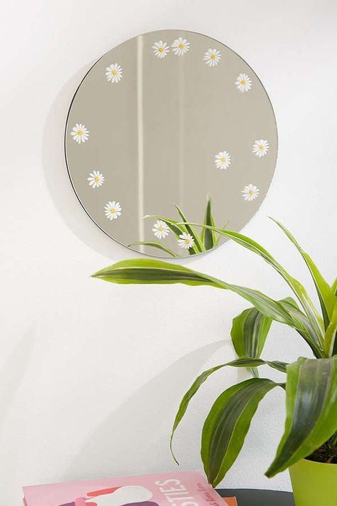 Daisy Decal Mini Round Mirror Mirror Painting Ideas, Mirror Paintings, Mirrors Urban Outfitters, Painted Mirrors, Painted Mirror Art, Painting Mirror, Painted Mirror, Mirror Paint, Mirror Painting