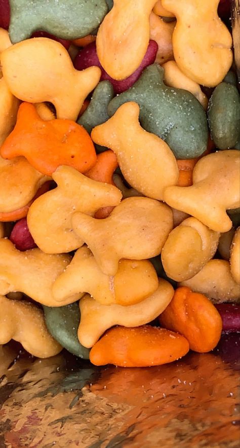 #salty #snack #food #color #crackers #cheese Rainbow Goldfish Crackers, Salty Snacks Aesthetic, Goldfish Aesthetic Food, Animal Crackers Aesthetic, Goldfish Snack Aesthetic, Goldfish Crackers Aesthetic, Gold Fish Aesthetic, Crackers Aesthetic, Gold Fish Food