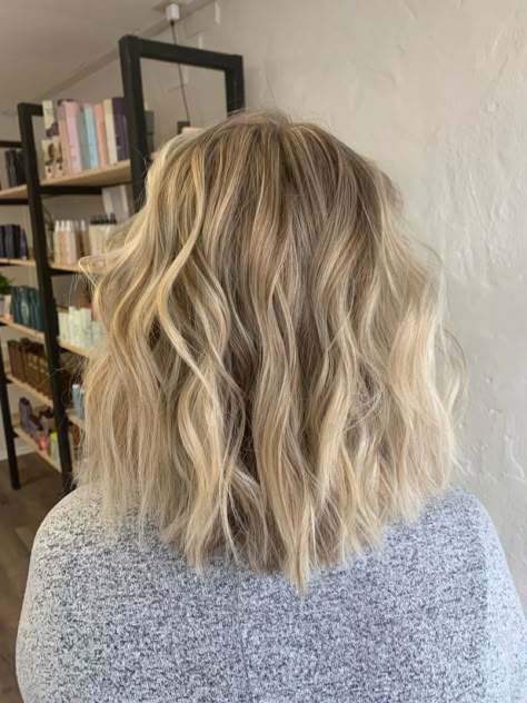 Lived In Blonde Balayage Short, Golden Blonde Highlights Short Hair, Lived In Blonde Short, Warm Blonde Highlights Short Hair, Shorter Blonde Hair Mid Length, Beach Blonde Short Hair, Brown To Blonde Balayage Short, Short Hair With Highlights Blonde, Vanilla Blonde Balayage Short Hair