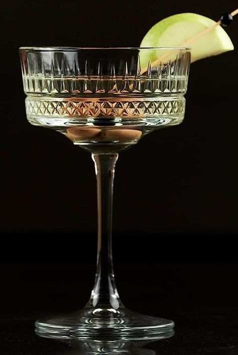 Art Deco Cocktail Glasses, Vintage Bar Glassware, Vintage Coupe Glasses, Library Speakeasy, Cocktails With Champagne, Jazz Tattoo, Elegant Cocktails, Art Deco Glassware, Alcohol Glasses