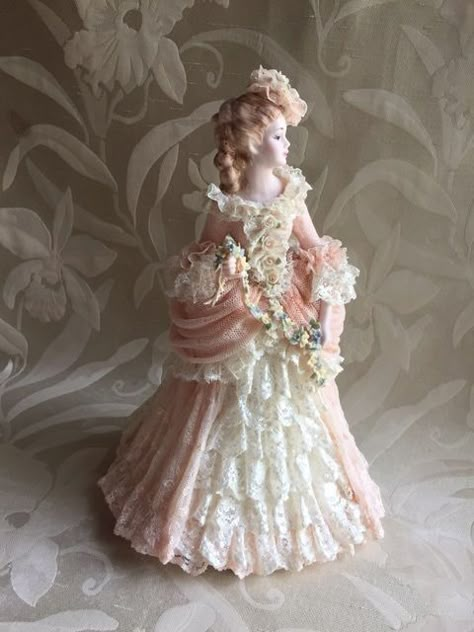 Dresden Dolls, Glass Dolls, Vintage Porcelain Dolls, Antique Porcelain Dolls, Estilo Shabby Chic, Dresden Porcelain, Shabby Chic Pink, Victorian Decor, Pretty Dolls