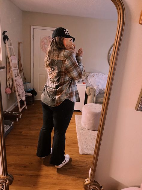 Flannels With Leggings Outfits, Flannel And Flare Leggings, Flare Leggings And Flannel Outfit, Flare Leggings Midsize, Leggings Outfit With Hat, Flair Leggings Outfit Plus Size, Plus Size Flared Leggings Outfit, Plus Size Flare Leggings Outfit, Boot Cut Leggings Outfit