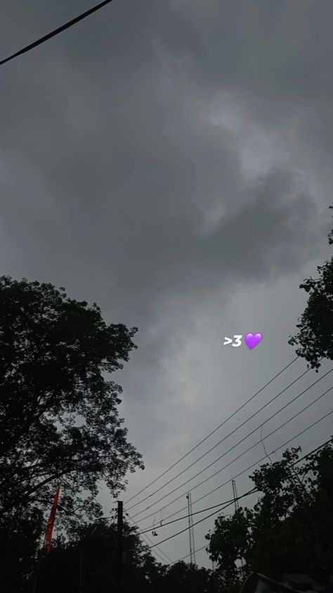 Rainy weather ⛈️ Rainy Clouds Snapchat Stories, Rainy Weather Snapchat Stories, Rainy Sky Snap, Rainy Pictures Aesthetic, Raining Snapchat, Rainy Weather Pictures, Weather Pics Sky, Rainy Clouds Snap, Weather Snapchat Stories