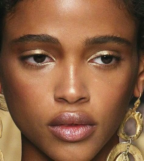 Aya Jones, Make Up Gold, Summer Makeup Looks, Gold Makeup, Make Up Inspo, Beauty Inspo, Beauty Looks, Face Card, Summer Makeup