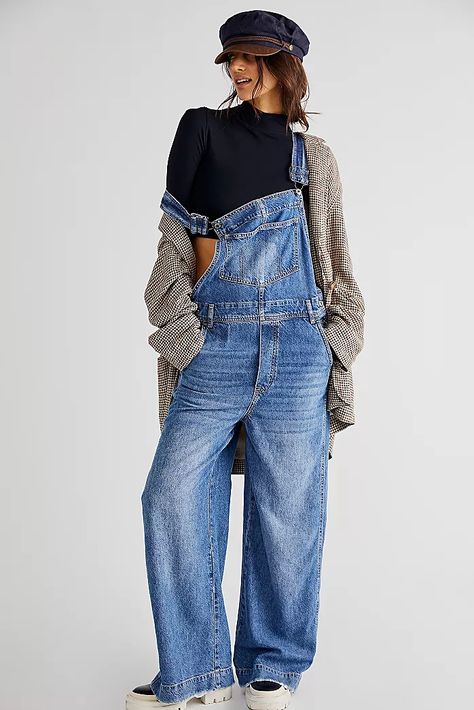 90's Fashion Trends | Free People Salopette Outfit, Slouchy Overalls, Boho Style Jumpsuit, Overalls Outfits, Summer Slip Dress, Denim For Women, Distressed Overalls, Overall Outfit, Overalls Outfit