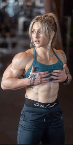 Fitness Barbie, Muscle Mommies, Muscle Reference, Ripped Women, Buff Women, Crossfit Women, Gym Goals, Goal Body, Muscle Mommy