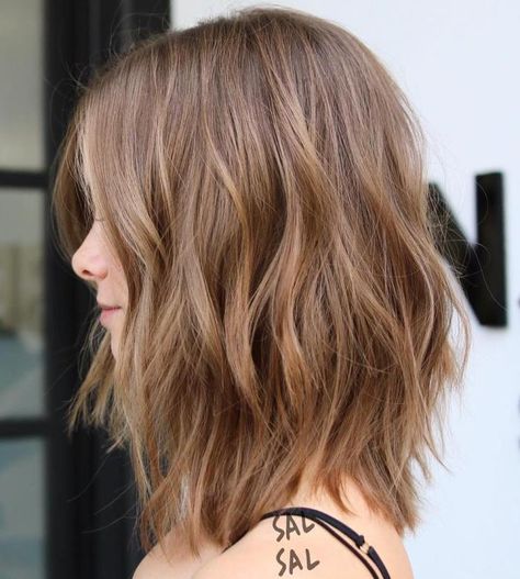 Light Brown Layered Long Bob Long Layered Bob Hairstyles, Kort Bob, Medium Length Wavy Hair, Long Layered Bob, Long Bobs, Layered Bob Haircuts, Wavy Haircuts, Long Bob Haircuts, Hair Color Light Brown