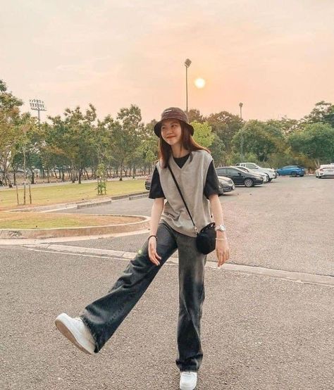 Korean Trends, Boyish Outfits, Korean Casual Outfits, Tomboy Style Outfits, Korean Girl Fashion, Ootd Hijab, Shoes Dress, Kpop Fashion Outfits, Outfit Style