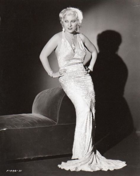 Mae West 1930s, Mae West Movies, Diva Chic, Mae West, 1930s Fashion, Old Hollywood Glamour, Hollywood Glamour, Old Hollywood, Mermaid Formal Dress