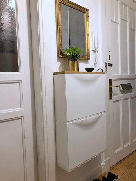 Small Entryway Organization, Trones Ikea, Entryway Apartment, Tiny Entryway, Ikea Trones, Cabinet Ikea, Ikea Shoe Cabinet, Ikea 2015, Hall Entrada