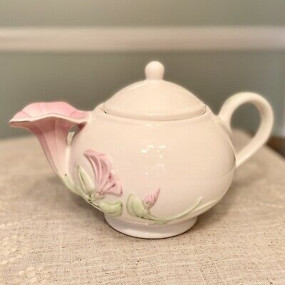 Morning Glory Cala Lilly Ceramic Teapot Flower Shaped Spout Teleflora Gift Pink | eBay Flower Teapot Ceramic, Tea Pots Aesthetic, Cute Ceramic Pots, Cute Items To Buy, Tea Pots Ceramic, Dragon Ceramics, Teapot Shapes, Teapots Ceramic, Cala Lilly