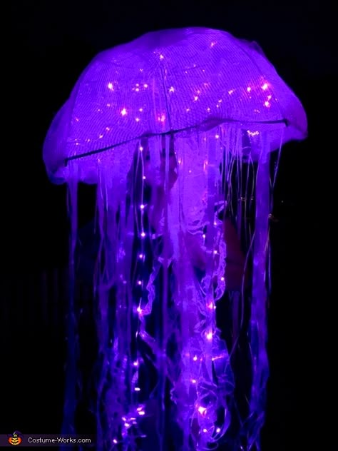 Lobster Outfit, Halloween Jellyfish, Jellyfish Costume Diy, Jellyfish Halloween Costume, Jellyfish Halloween, Sea Creature Costume, Ninja Halloween, Diy Jellyfish, Costume Unique