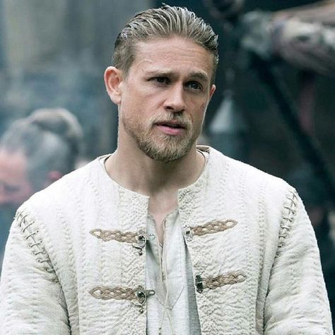 Charlie Hunnam King Arthur Hair - What is the haircut? How to style? Charlie Hunnam Haircut, Charlie Hunnam King Arthur, King Arthur Legend, Roi Arthur, Guy Ritchie, Ryan Guzman, Taylor Kitsch, Karl Urban, Joe Manganiello