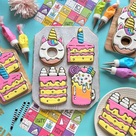 Cartoon Cupcakes, Chocolate Handmade, Chocolate House, Cartoon Cookie, Royal Iced Cookies, Cookies Theme, Sugar Cookie Royal Icing, Sugar Cookie Icing, Sugar Cookie Designs